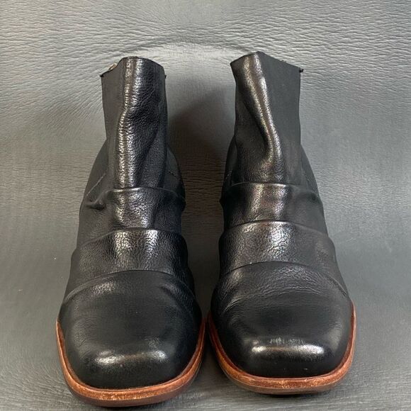 Kork-Ease Kissel Black Ruched Leather ankle Bootie s womens size  9.5 - Picture 2 of 10